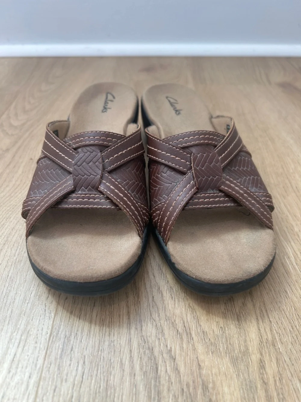Clarks Brown Woven Leather Slide Sandals with Cross-Strap Detail Size 6